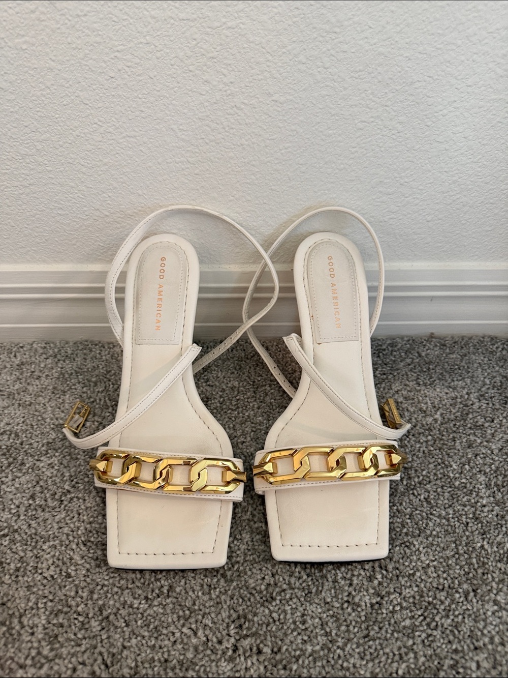 Good American White Square-Toe Sandals with Gold Chain